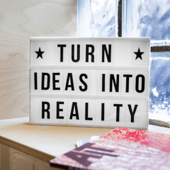 LED Leuchtkasten mit Buchstaben: "turn ideas into realtity"